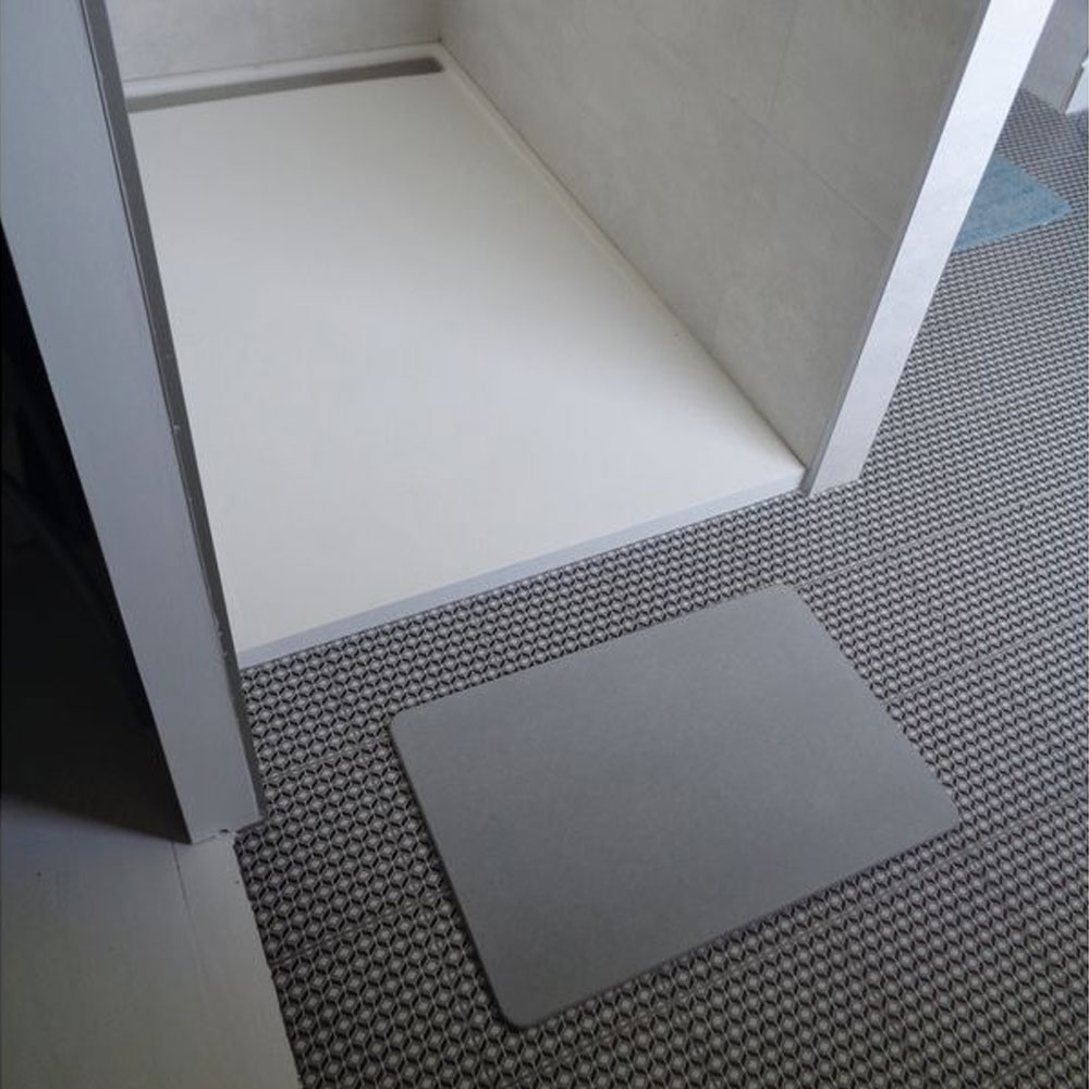 Sortie de bain antidérapante en diatomite gris perle